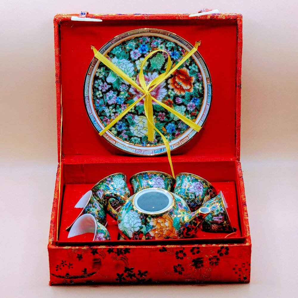 Chinese Tea Set - Teapot, dish & 4 cups
